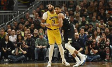 爱游戏体育詹姆斯与50激战巴塞罗那分钟，出色发挥胜负难料！，字母哥焦点对战赛场气氛高涨的简单介绍