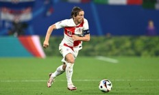 爱游戏官方网站包含赛地聚焦——国王杯冲刺阶段热度飙升，新疆广汇遗憾出局，压力陡增，赛程密集仍需轮换的词条