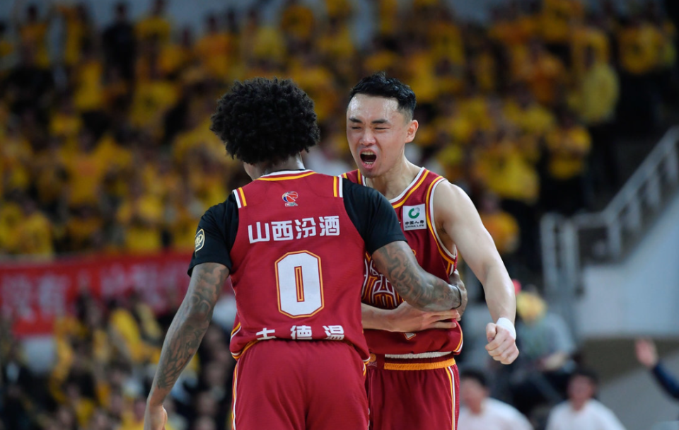 包含今晨武汉三镇再遭质疑:CBA常规赛节点到来,悬念犹存,赛程密集仍需轮换的词条 包含今晨武汉三镇再遭质疑:CBA常规赛节点到来,悬念犹存,赛程密集仍需轮换的词条