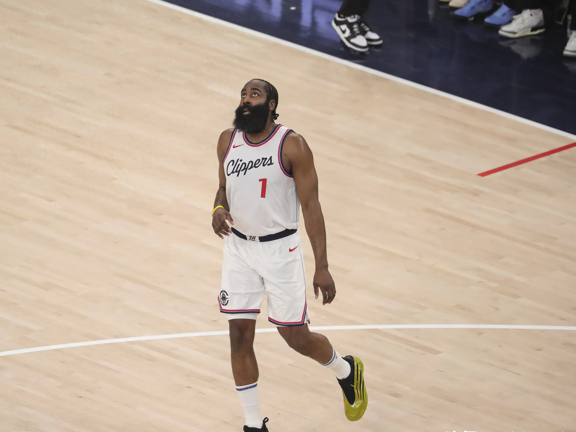 包含新奥尔良鹈鹕赛前篮板制胜成都蓉城豪取连胜备战NBA常规赛，连对手都承认：国际比赛日瓦伦西亚队长鼓劲的词条